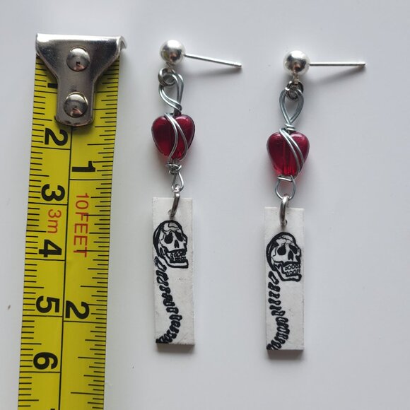 Y2K Mall Goth vampire red heart & skull silver wire long dangly earrings - Picture 7 of 8